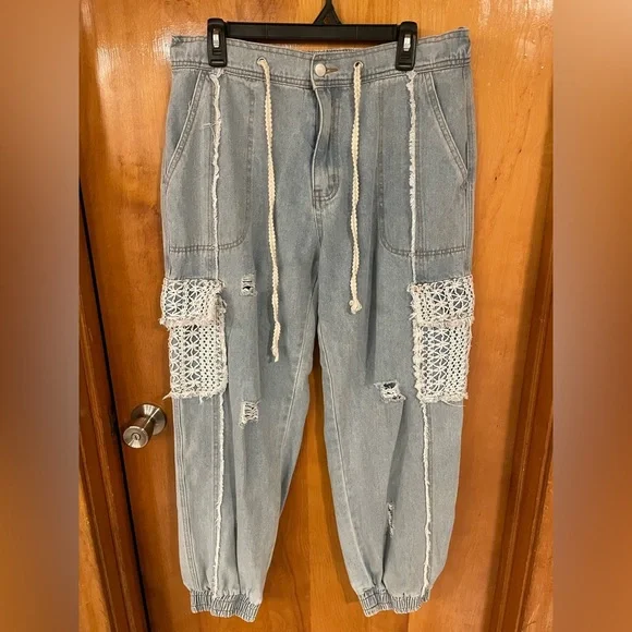 POL Distressed Denim Lace Pocket Cargo Jogger - Picture 4 of 8